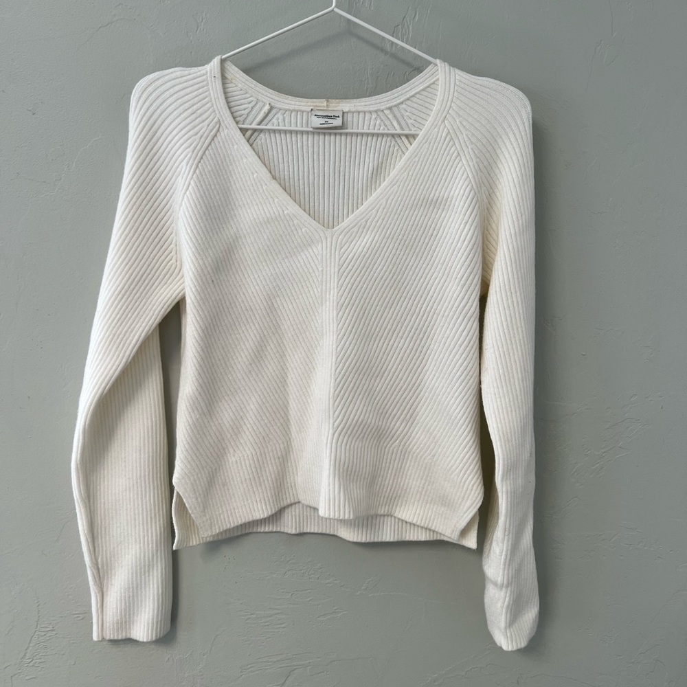 V-neck pullover